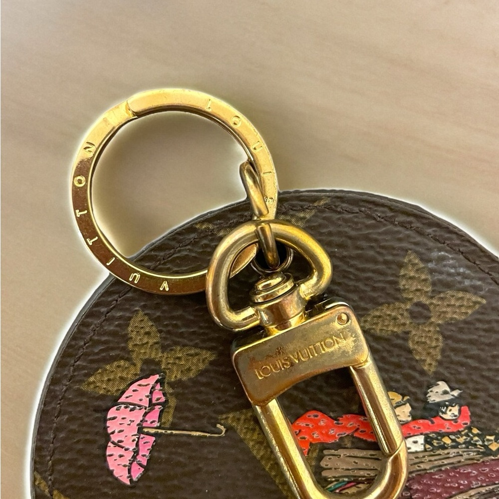LOUIS VUITTON
Limited Edition Monogram Canvas Evasion Key Holder And Bag Charm - Picture 3 of 4